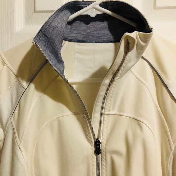 Lululemon white jacket - Picture 3 of 6